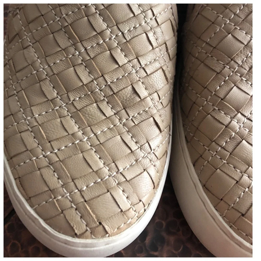 FRYE SLIP ONS SIZE 7.5 - Picture 4 of 13